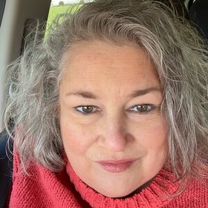 Meet your Posher, Cynthia